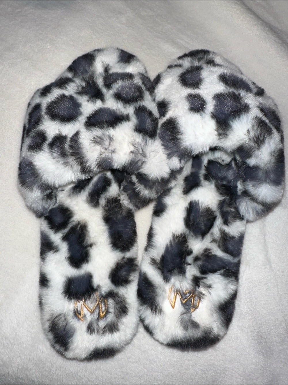 Plush Leopard-Print Faux Fur Slide Slippers - Gray & White